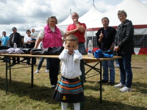 30.6.13 Aalborg pipeband spiller til Jerslev marked 025